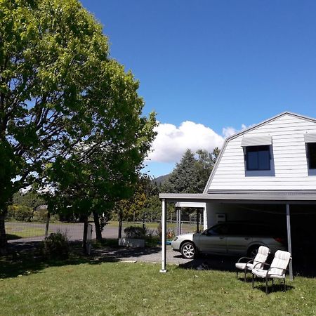 The Barn in Turangi Villa Bagian luar foto