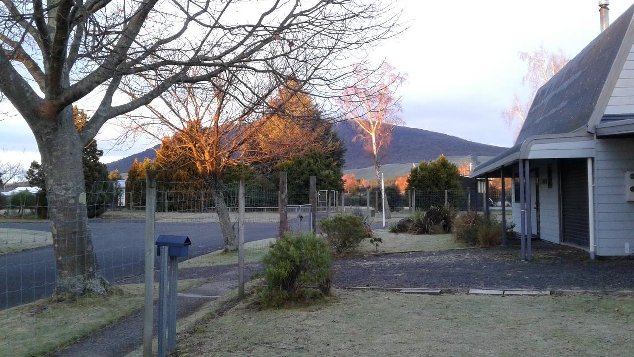 The Barn in Turangi Villa Bagian luar foto