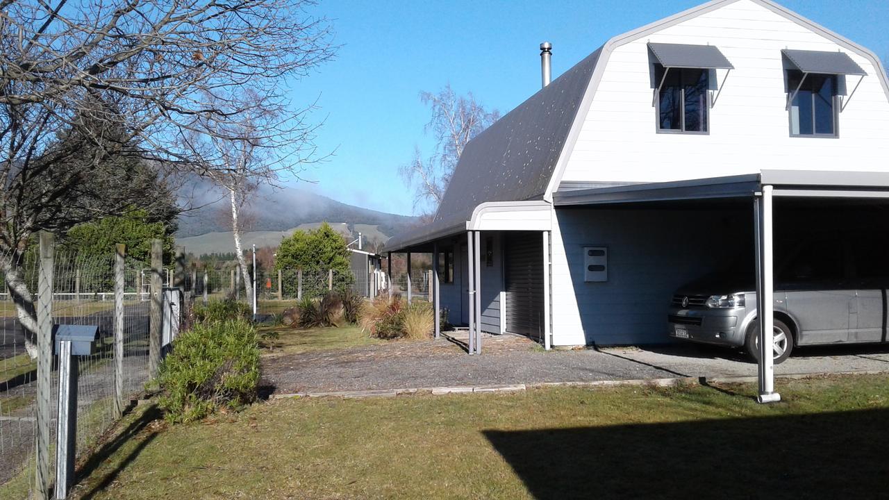 The Barn in Turangi Villa Bagian luar foto